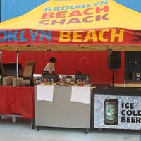 Foto scattata a Brooklyn Beach Shack da 7th.List il 8/8/2012