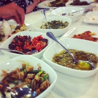 1/28/2012にMuid L.がRestoran Bagindo - The Real Padang Cuisineで撮った写真