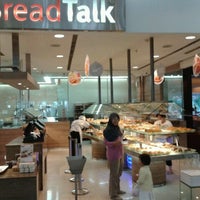 Photo taken at BreadTalk by Harry O. on 11/25/2011