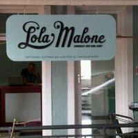 Foto diambil di Lola Malone Tattoo Bar oleh Kriss D. pada 1/5/2012