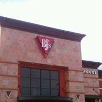 Photo taken at BJ&amp;#39;s Restaurant &amp;amp; Brewhouse by Catheryn B. on 6/13/2012