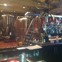 รูปภาพถ่ายที่ Milly&amp;#39;s Tavern โดย Selena H. เมื่อ 6/4/2012