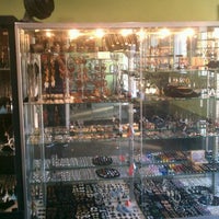 1/20/2012 tarihinde Ali A.ziyaretçi tarafından Halo Piercing &amp; Jewelry'de çekilen fotoğraf
