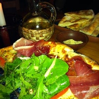 8/12/2012 tarihinde Cristian C.ziyaretçi tarafından Azzurro Restaurant'de çekilen fotoğraf