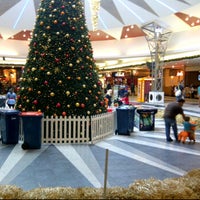 รูปภาพถ่ายที่ East Rand Mall โดย Eric Y. เมื่อ 12/27/2011