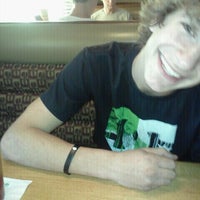 Photo taken at Applebee&amp;#39;s by Gracie H. on 8/24/2011