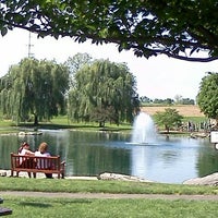 รูปภาพถ่ายที่ Willow Valley Duck Pond โดย Catherine K. เมื่อ 5/13/2012