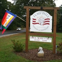 Foto scattata a Flag Hill Winery &amp;amp; Distillery da Melissa R. il 9/27/2011