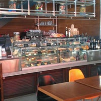 รูปภาพถ่ายที่ Plaza Cafe โดย Christos C. เมื่อ 6/3/2012