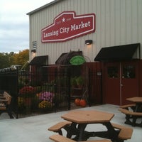 รูปภาพถ่ายที่ Lansing City Market โดย Nate T. เมื่อ 9/27/2011