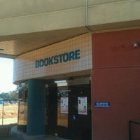 8/19/2011にMarty M.がAmerican River College Beaver Bookstoreで撮った写真