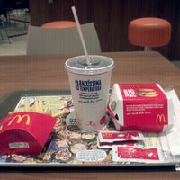 Photo taken at McDonald&#39;s by Paulo Roberto M. on 8/30/2011