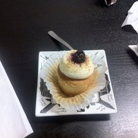 Foto tirada no(a) Sweet Dreams Desserts &amp;amp; Bistro por Carlos N. em 2/22/2012