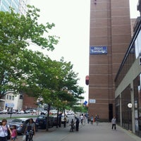 Photo taken at Travelodge Hotel by Wyndham Montreal Centre by Jorge Alberto A. on 6/28/2012