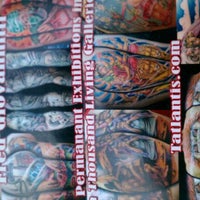 Foto diambil di Tatlantis Tattoos oleh Andrea M. pada 10/24/2011