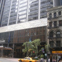 Foto scattata a The New York Helmsley Hotel da IWalked Audio Tours il 1/20/2012
