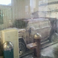 Foto tomada en Speedy Car Wash &amp;amp; Oil Change  por Chris R. el 1/24/2012