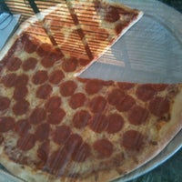 รูปภาพถ่ายที่ Giovanni&amp;#39;s Pizza, Pasta &amp;amp; Subs โดย Jay M. เมื่อ 7/23/2011