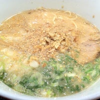 Photo taken at ちゃぶ屋とんこつらぁ麺 CHABUTON by Masaki on 8/18/2012