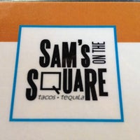 2/11/2012 tarihinde Rochelle G.ziyaretçi tarafından Sam&amp;#39;s On The Square'de çekilen fotoğraf