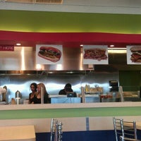 Das Foto wurde bei Lobby&#39;s Beef-Burgers-Dogs von Jeff D. am 10/7/2011 aufgenommen