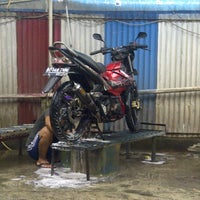Photo taken at Zona Car Wash by Teguh Ogeph T. on 3/28/2012