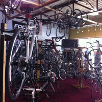 8/30/2012 tarihinde Eric E.ziyaretçi tarafından Crank Daddy&amp;#39;s Bicycle Works'de çekilen fotoğraf