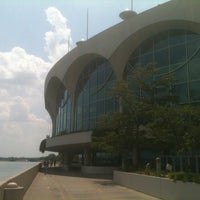 7/15/2012 tarihinde Dawne T.ziyaretçi tarafından Monona Terrace Community and Convention Center'de çekilen fotoğraf