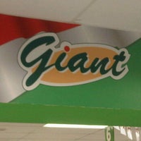 Photo taken at Giant Supermarket by Andi I. on 11/29/2011