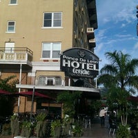 รูปภาพถ่ายที่ Ponce De Leon Hotel โดย Annija L. เมื่อ 8/31/2011