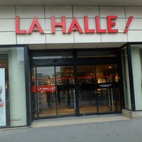 9/6/2011 tarihinde My Ngoc T.ziyaretçi tarafından La Halle Mode &amp;amp; Accessoires'de çekilen fotoğraf