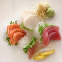 9/6/2012 tarihinde Jennifer B.ziyaretçi tarafından Midori Sushi'de çekilen fotoğraf