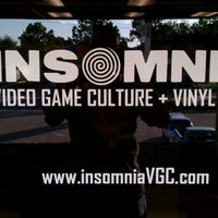 รูปภาพถ่ายที่ Insomnia Video Game Culture &amp;amp; Vinyl Toys โดย Derrick S. เมื่อ 6/19/2011