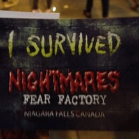 รูปภาพถ่ายที่ Nightmares Fear Factory โดย Kay C. เมื่อ 8/28/2012