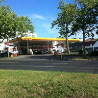 Das Foto wurde bei Shell von Alexander🔯 K. am 6/18/2012 aufgenommen