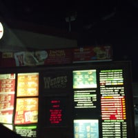 Photo taken at Wendy&amp;#39;s by Felix C. on 12/8/2011