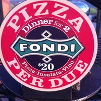 รูปภาพถ่ายที่ Pizzeria Fondi โดย Jeffrey H. เมื่อ 5/11/2011
