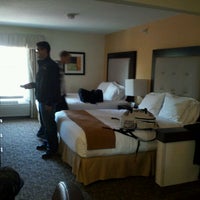 Photo taken at Holiday Inn Express St Louis Downtown by Josh K. on 11/10/2011