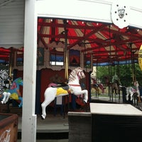 รูปภาพถ่ายที่ Inner Harbor Carousel โดย Victoria K. เมื่อ 6/27/2011