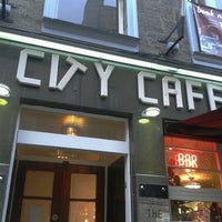 Foto tomada en The City Cafe  por Keith T. el 12/10/2011