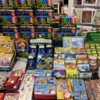 Foto tirada no(a) Hull&#39;s Art Supply &amp; Framing por RetailGoddesses em 11/26/2011