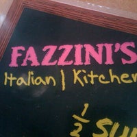 รูปภาพถ่ายที่ Fazzini&amp;#39;s Italian Kitchen โดย Bill S. เมื่อ 12/30/2011
