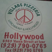 รูปภาพถ่ายที่ Village Pizzeria โดย Albert F. เมื่อ 12/7/2011