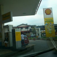 รูปภาพถ่ายที่ Shell Taman Maju Jaya โดย Aniki L. เมื่อ 9/25/2011