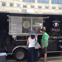 Foto scattata a Byrne&amp;#39;s Grilled Pizza da Patrick F. il 7/26/2012