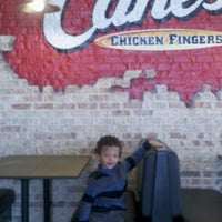 Снимок сделан в Raising Cane&amp;#39;s Chicken Fingers пользователем George D. 2/9/2012