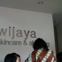 Photo taken at Wijaya Platinum Skincare, Laser &amp;amp; Slimming by uthie_armita on 6/3/2012