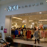 Photo taken at FOREVER21 銀座店 by Yui T. on 4/10/2012