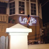 Das Foto wurde bei Levels - Ultrabar and Lounge von Ricardo M. am 7/23/2012 aufgenommen