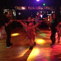 Foto scattata a Woodmere Lanes da Ira L. il 5/20/2012